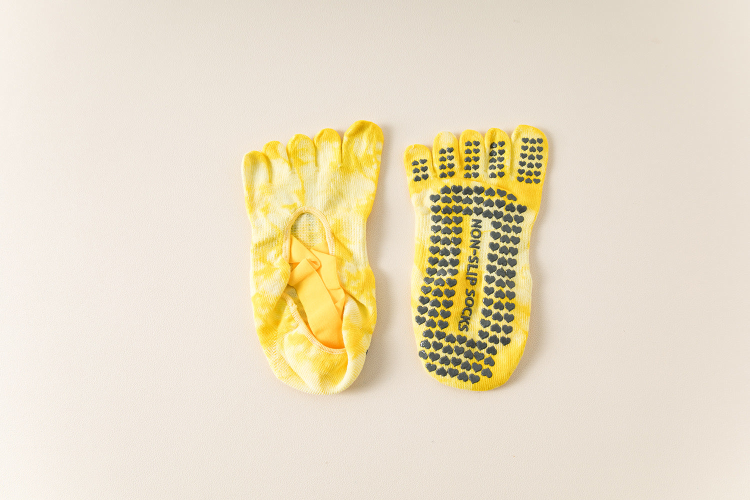 NNEDSZ 2 Pairs Yellow Tie-Dye Non-Slip Yoga Socks for Women - Five-Toe Cotton Blend Socks for Pilates and Indoor Sports